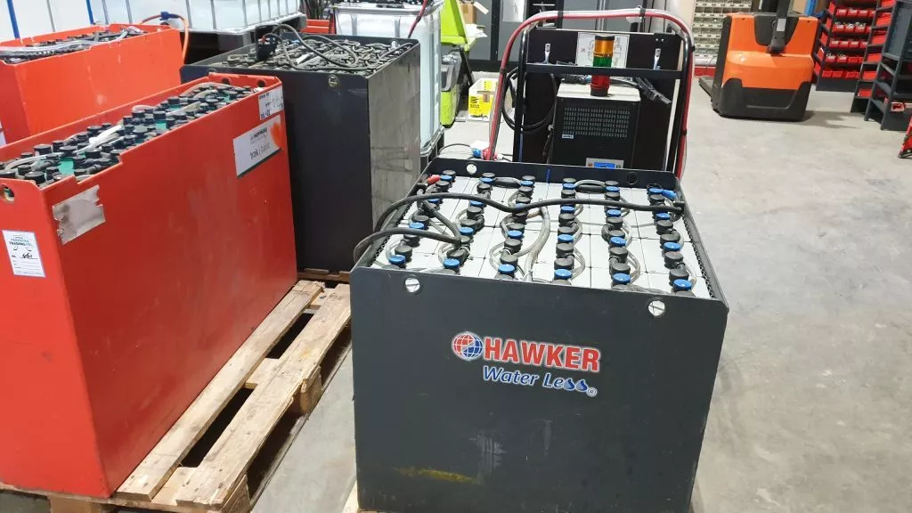 Heftruck batterij Hawker 24/6pzs750 din bak