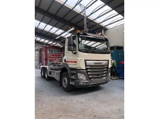 DAF CF 480 FAT 6x4 with AJK hooksystem for containers - retractable bumper