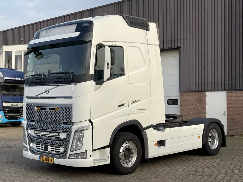 Volvo FH 500 / Dynamic Steering / I-parkcool / Full spoiler / 2 x Tank / Xenon / 9000 kg frontaxle / NL Truck
