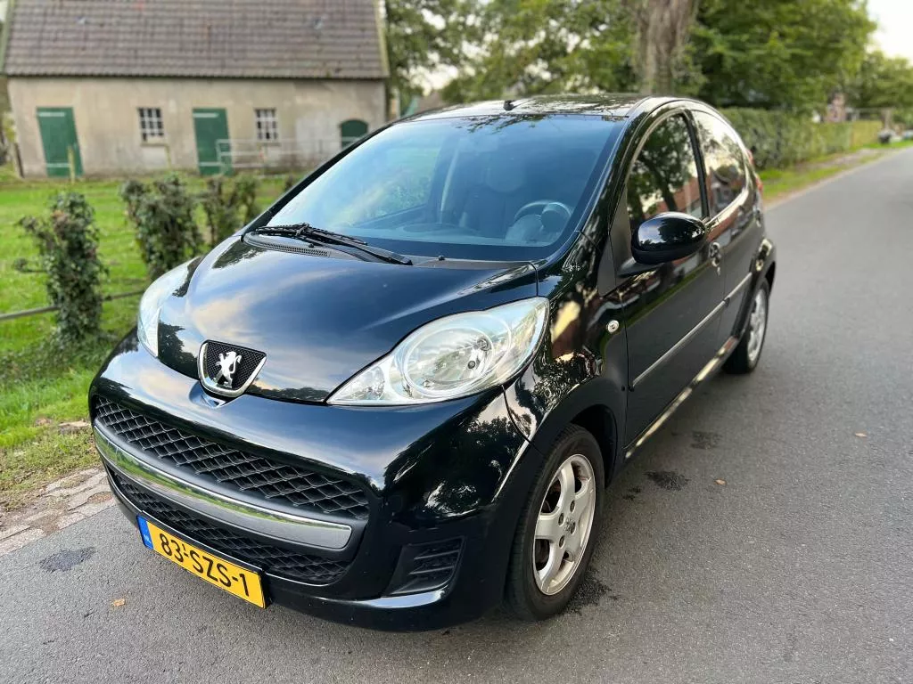 Peugeot 107 Black &amp; Silver 1.0 Airco. Leder. Lichtmetaal