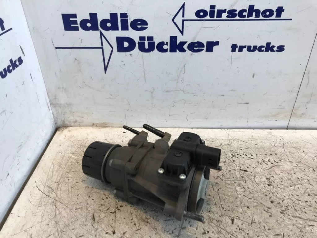 MAN 81.52130-6298 FOOT BRAKE VALVE K039569