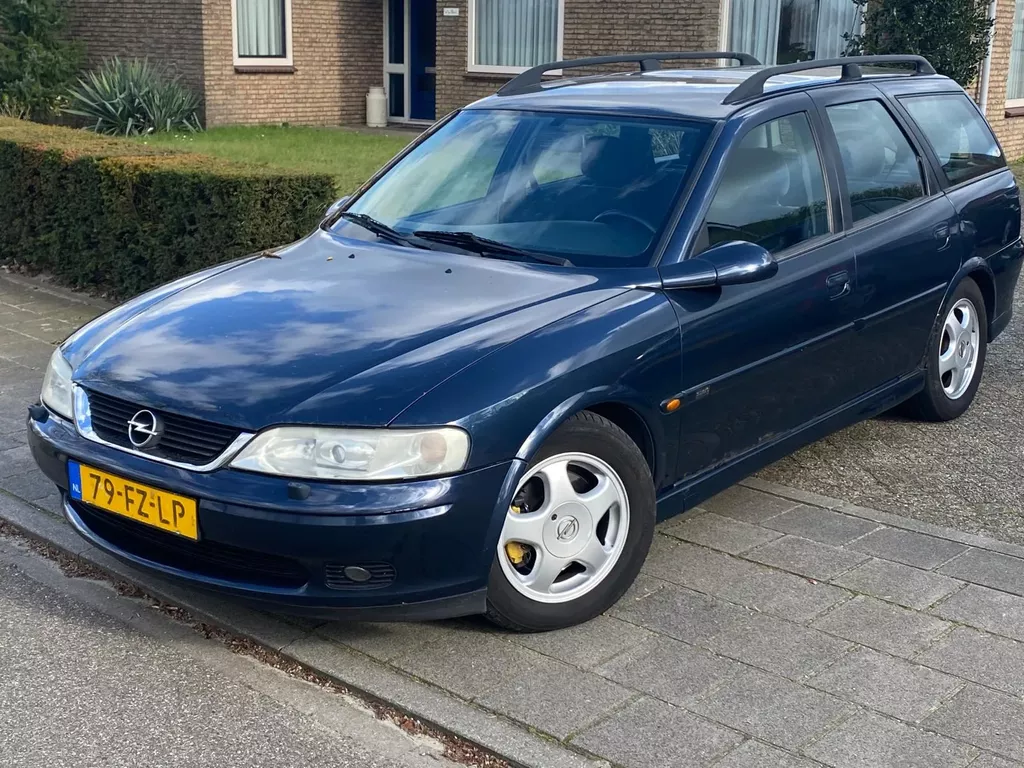 Opel VECTRA VECTRA-B-CARAVAN; X1.6XEL met een nieuwe APK