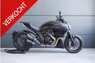 Ducati Diavel Dark Stealth Nieuwstaat | 1e eigenaar | Volledig onderhoud | Desmo
