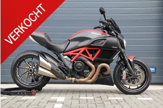 Ducati Diavel Carbon Red Ducati Diavel Carbon | SC Project | Navigatie | Bomvol Ducati Performance Parts | Absolute nieuwstaat