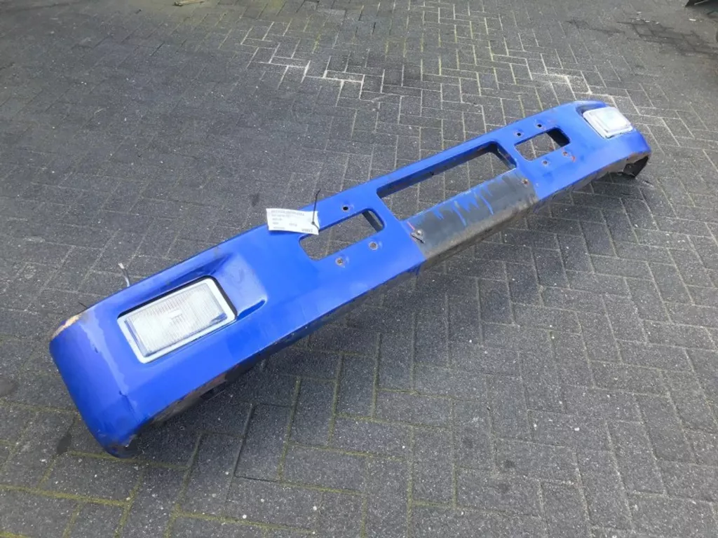 Volvo FL7-12 BUMPER MET GEBRUIKSCHADE