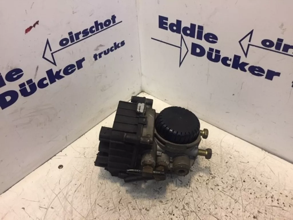 DAF 1867005 FRONT AXLE MODULATOR CF76/CF86/XF106 (MORE PIECES IN STOCK)