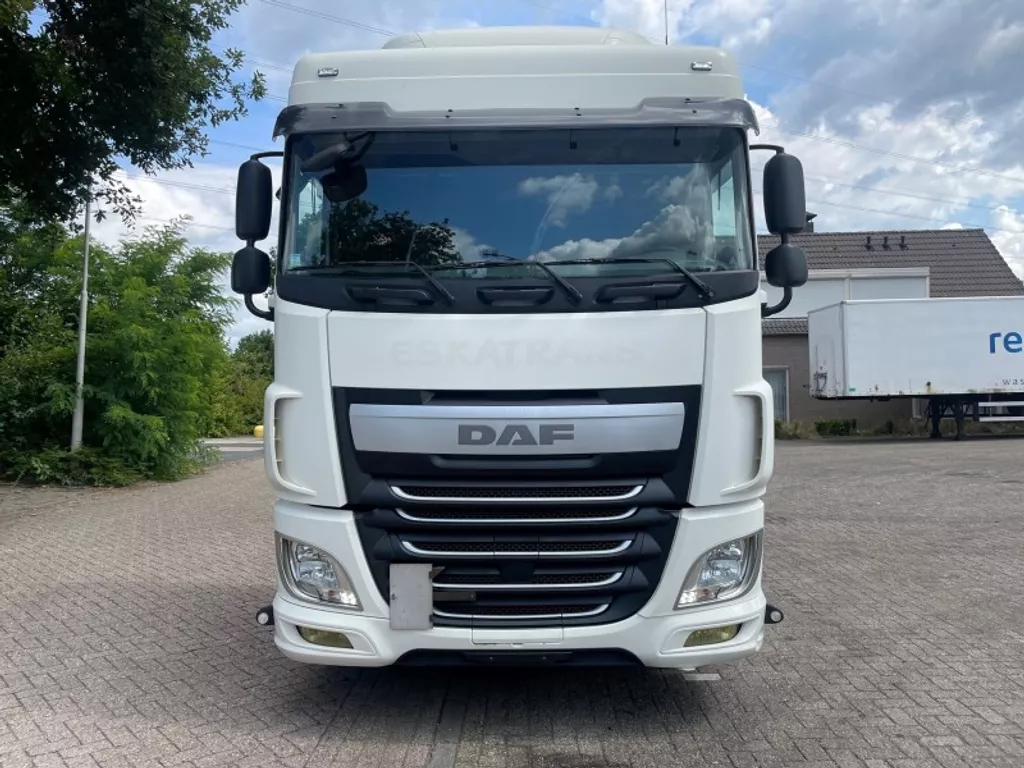 DAF XF106 SPACECAB