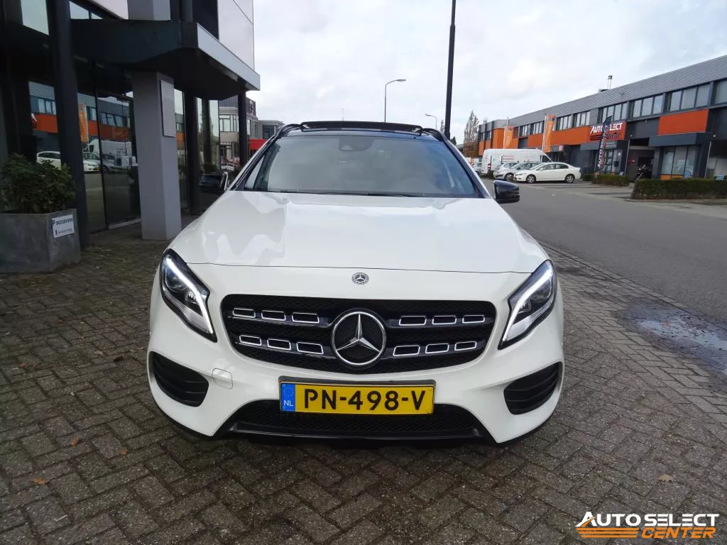 Mercedes-Benz GLA 180  AMG Line / Pano'dak &lt;&lt;VERKOCHT&gt;&gt;