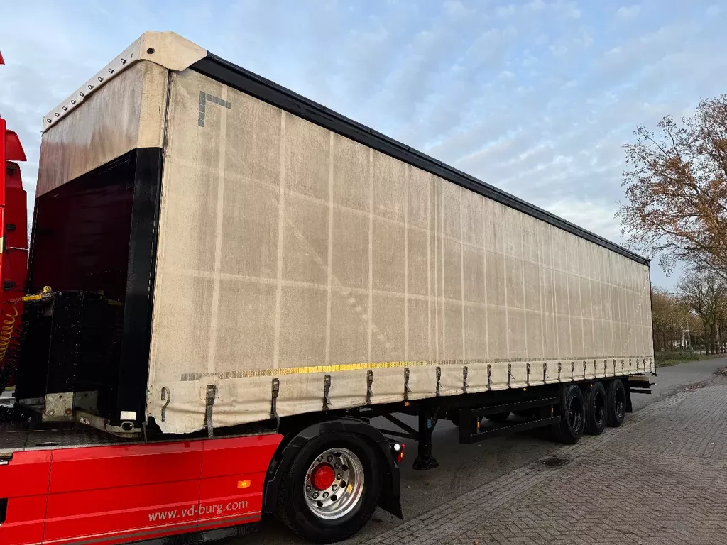 Schmitz Cargobull 3-ass schuifzeilen oplegger