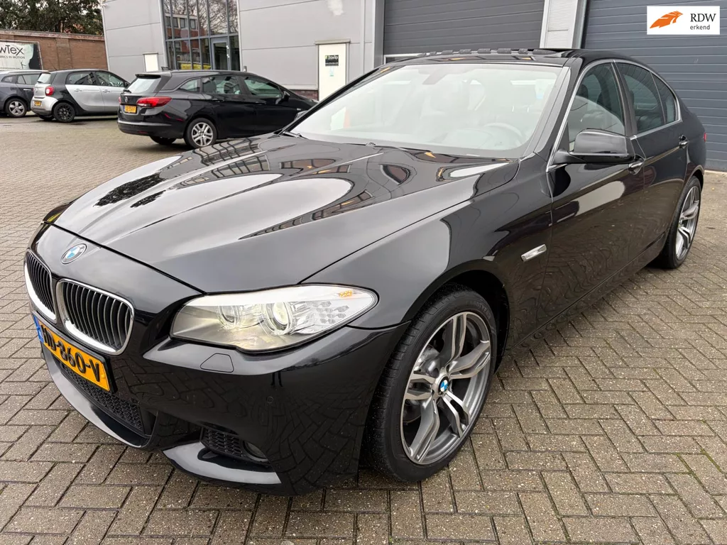 BMW 5-serie 535i High Executive / M-Pakket / Leder / Automaat / Xenon