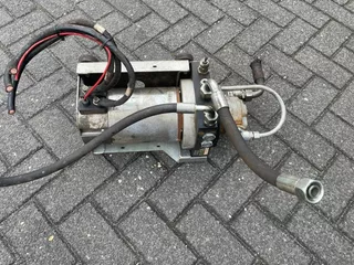 Diverse VSE POMPUNIT 6.61 CC 185 BAR
ISKRA AML 6208 11.213.118 24V-2.2KW