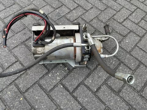 Diverse VSE POMPUNIT 6.61 CC 185 BAR
ISKRA AML 6208 11.213.118 24V-2.2KW