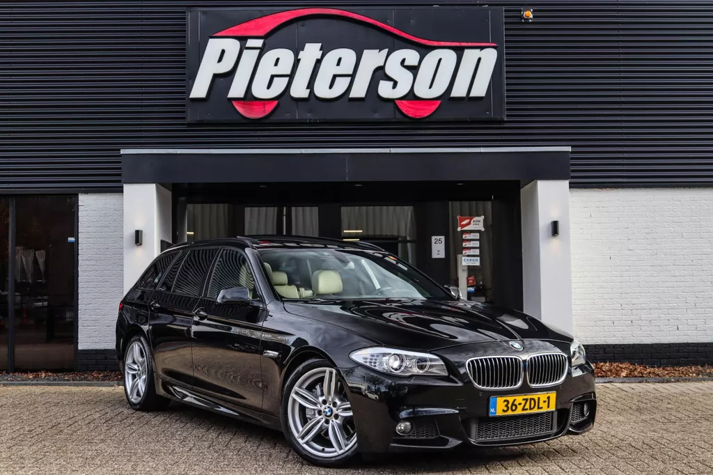 BMW 5-serie Touring 535i M-Pakket NAP PANO CAMERA LEDER