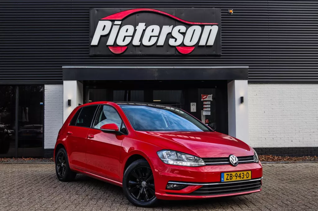 Volkswagen Golf 1.6 TDI FACELIFT NAP ACC DSG PDC CARPLAY