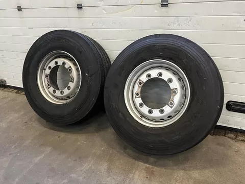 Dunlop 385/65R22.5 385/65R22.5 Band+Velg Dunlop 385/65R22.5 ET135 22.5x11.75 Dot 8-24