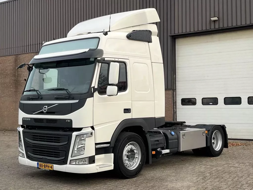Volvo FM 330 / !! Only 72.891 km !! / Like NEW !!! / NL truck /