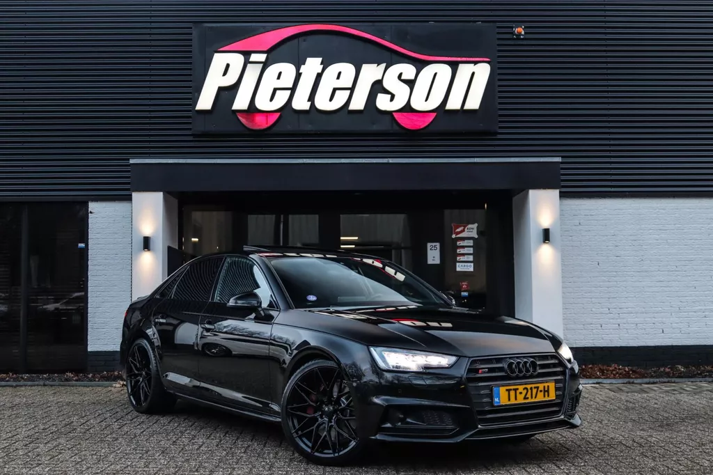 Audi S4 Limousine 3.0 TFSI Quattro RS STOELEN PANO CARBON