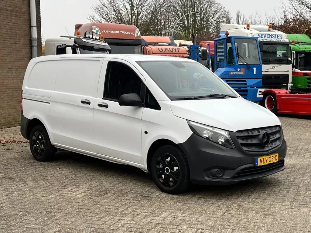 Mercedes-Benz Vito 109 CDI / Euro 6 / Airco / Zijdeur / 3 zitplaatsen / L1H1 / Zijdeur / NL
