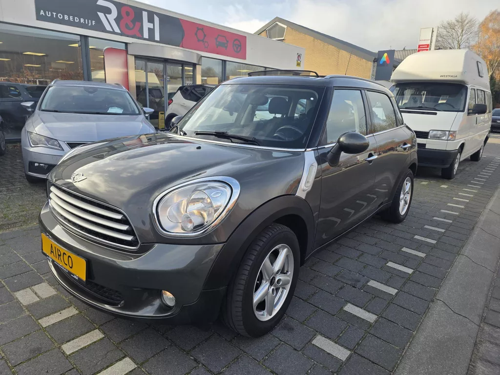 Mini Mini Countryman 1.6 Cooper Chili elektrisch panoramadak, clima, stoelverwarming, navigatie, enz