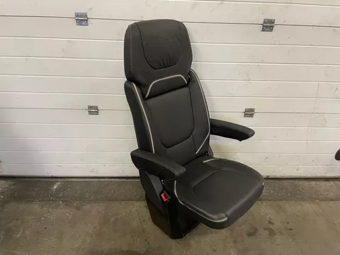 DAF 2296739 GRAMMER BIOSCOOPSTOEL MET TAFEL