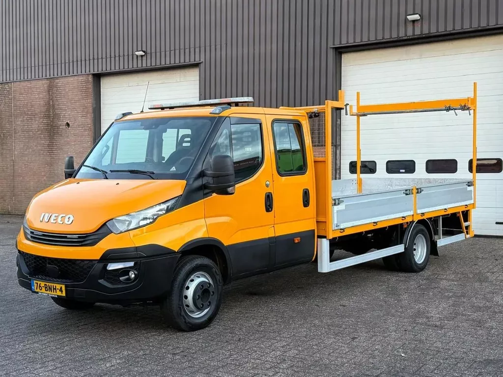 Iveco Daily 70 70C18 / Automaat / Airco / 6 zitplaatsen / Open laadbak / Dubbel lucht / Omvormer / NL