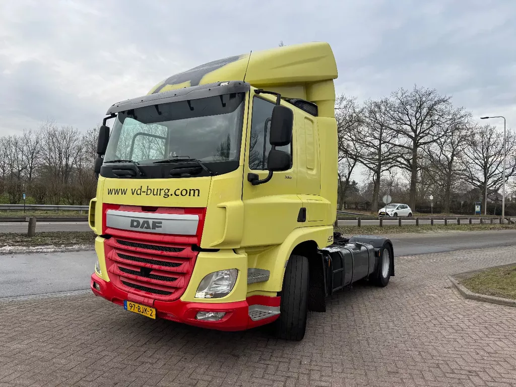 DAF CF 330 Slaapcabine