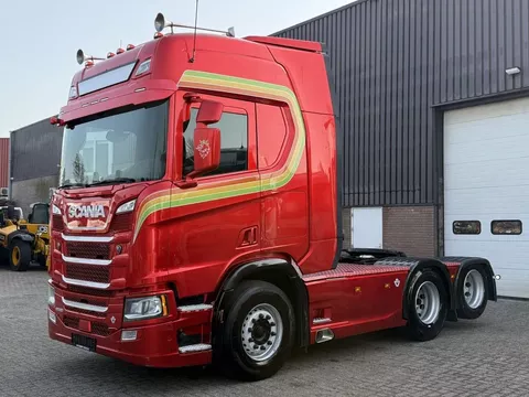 Scania R R520 V8 / Retarder / Full Air / 295 WB / PTO + Hydraulic / Full spoiler / Leather Seats / Camera