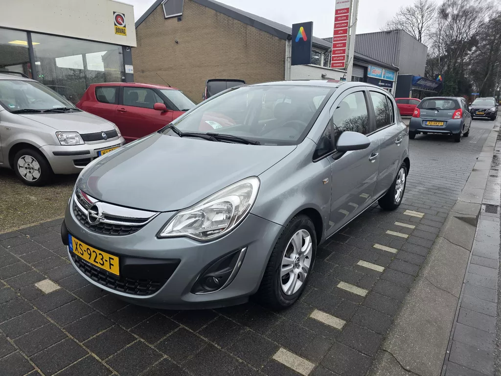 Opel Corsa 1.2-16V Rhythm Opel Corsa 1.2-16V Cosmo 5 deurs , airco, cruise control, sportvelgen