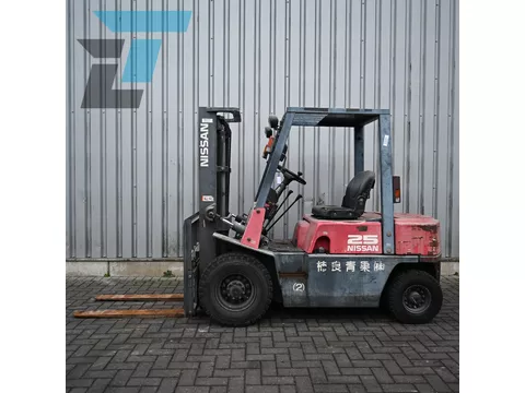 Nissan NJ02M20 Benzine heftruck