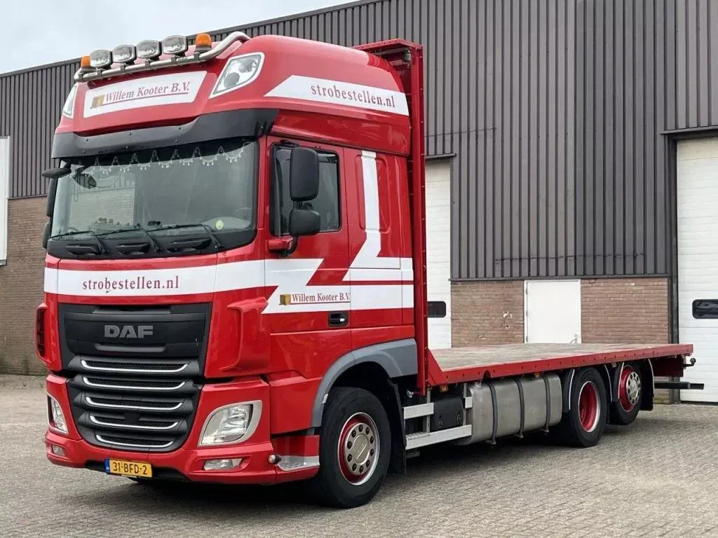 DAF XF 460 / Euro6 / Manual / Fourage / 6x2 / 105 cm laadvloer / NL Truck