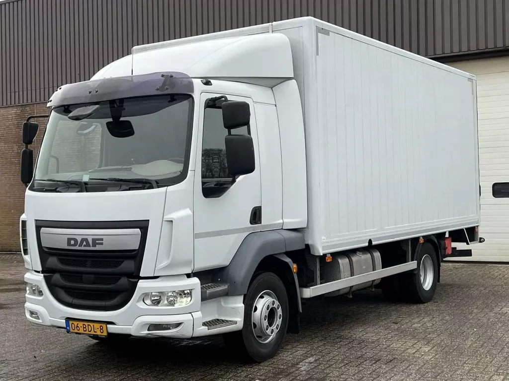 DAF LF 220 FA / Manual / 6-cilinder / Airco / Euro 6 / GVW 16 Ton / Lift LBW 2000 kg Dhollandia / Airco / NL Truck