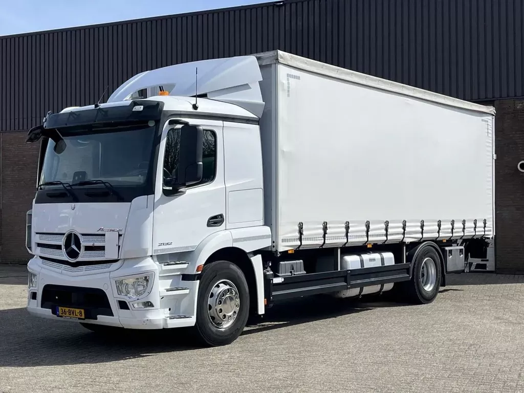 Mercedes-Benz Actros 2132 / Schuifzeilen / Zijborden / Laadklep LBW / Camera / New Smarttacho Gen2V2 / NL Truck