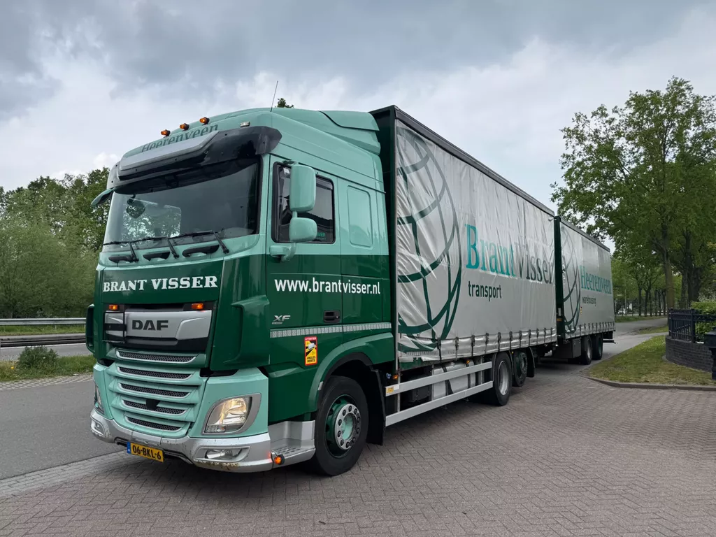 DAF XF480 6 x 2 Volumencombi met aanhanger