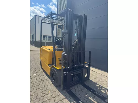 Caterpillar EP25K 2,5 ton elektrische heftruck