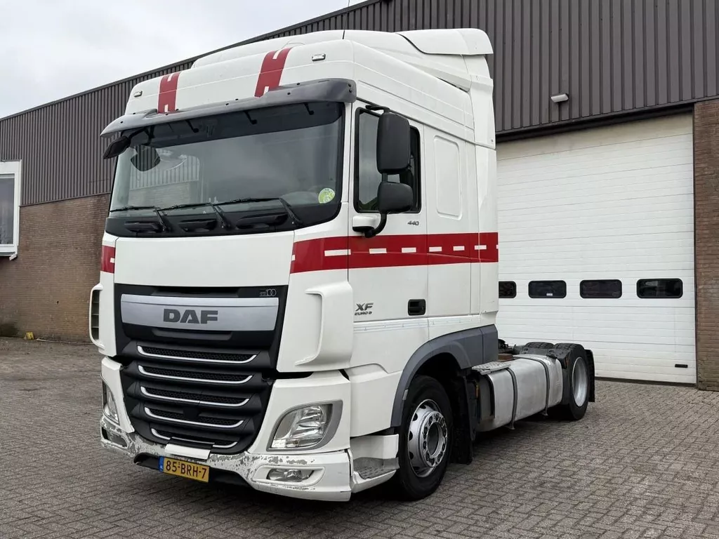 DAF XF 440 FT / Lowdeck / New smarttacho Gen2V2 / Parking airco / Euro6 / NL Truck