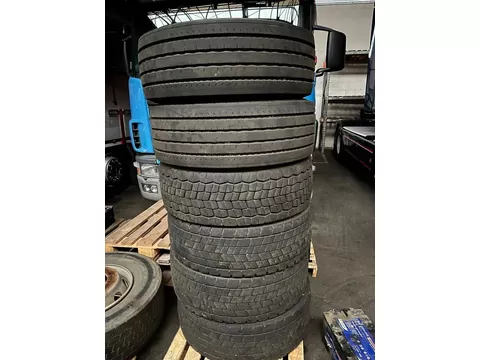 Continental Bandenset 2 x 315/60R22.5 + 4 x 295/60R22.5 Bandenset 2 x 315/60R22.5 + 4 x 295/60R22.5