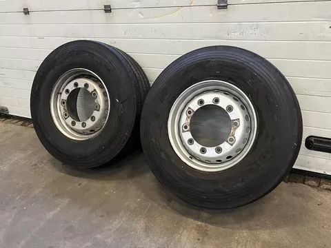 Dunlop 385/65R22.5 385/65R22.5 Band+Velg Dunlop 385/65R22.5 ET135 22.5x11.75 Dot 8-24