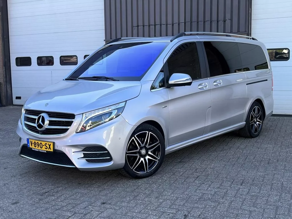 Mercedes-Benz V-Klasse V220 / AMG / Dubb cabine / Avantgarde / 360 camera / Leer / Navi / 2x elec schuifdeur / Extra Lang / Burmester / NAP
