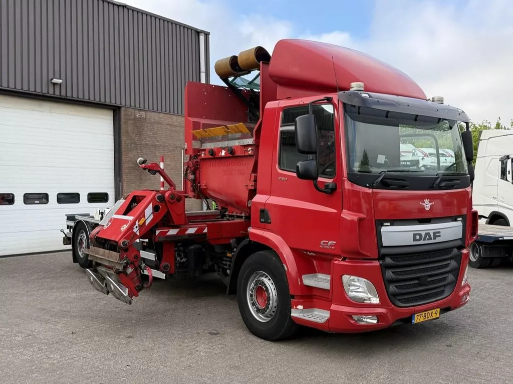 DAF CF 330 FAN / Only 160.713 km / VDL Translift Zijlader + container systeem / 6x2 / Euro6 / NL Truck