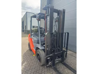 Toyota 8FGF25 2,5 ton LPG heftruck