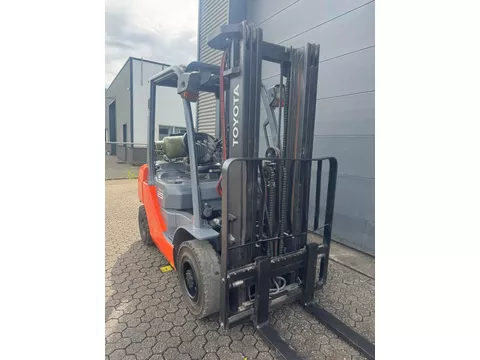 Toyota 8FGF25 2,5 ton LPG heftruck