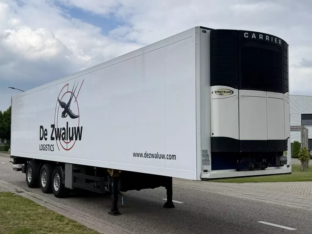 Schmitz Cargobull SKO 24 SKO 24 / Carrier Vector 1800 / Stuuras / Liftas / Ondervouw klep Lift Dhollandia / NL Trailer