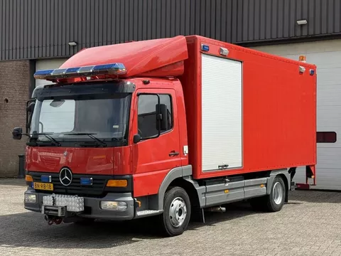 Mercedes-Benz Atego 1018 970.04 / Only 22.395 km !!! / Ex Brandweer / Lier / Lichtmast / Laadklep / Trekhaak + Vangmuil / NL Truck