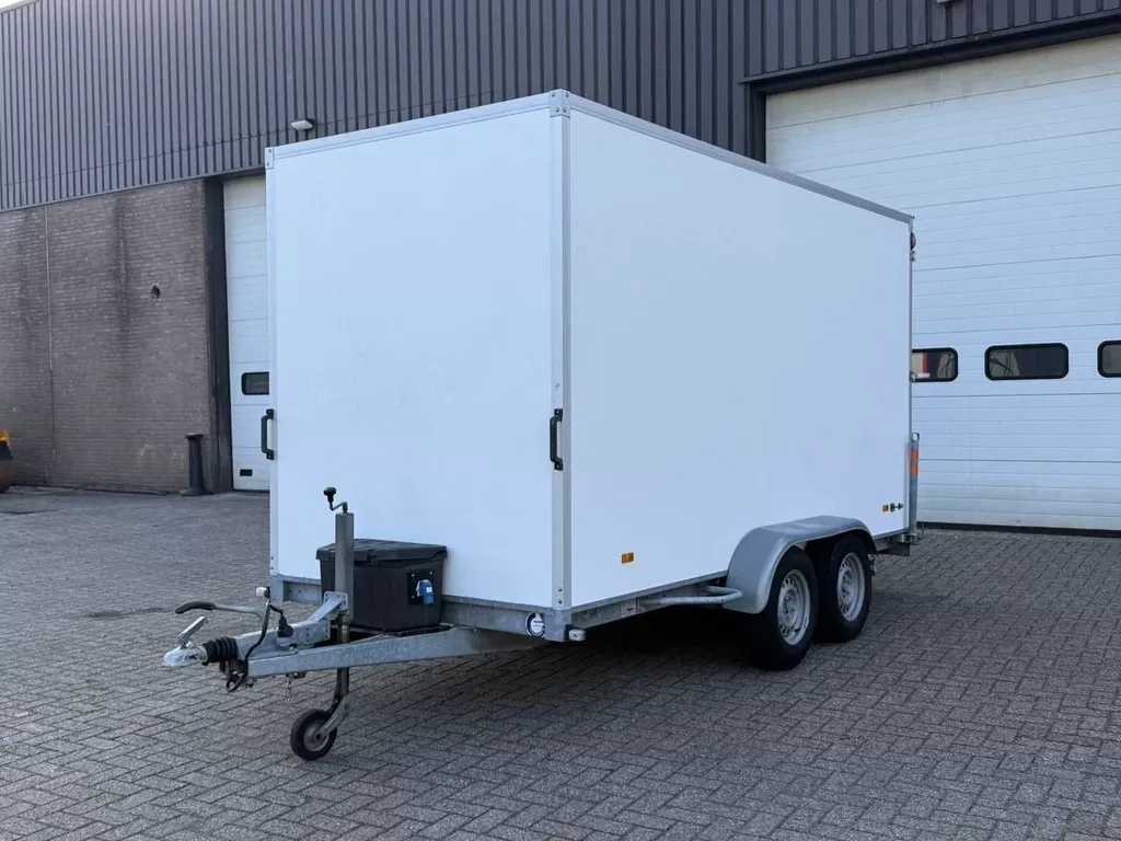 Hapert K.... Gesloten / 400 x 180 x 210 cm / Mover Rangeersysteem afstandbediening / Deuren