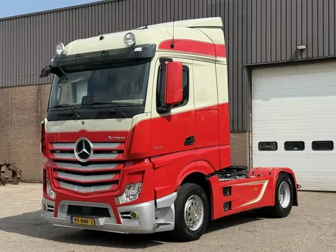 Mercedes-Benz Actros 1945 / Full spoiler / 2 x Tank / 377921 / NL Truck