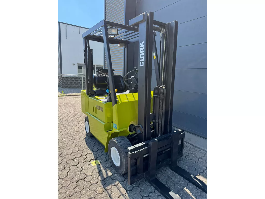 Clark GPM 20S 2 ton LPG heftruck