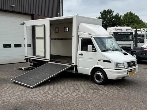 Iveco Daily 35 35-10.1 / Paardenwagen / Horsetruck / Paardenvervoer / B-rijbewijs / Zijlaadklep / Laadklep