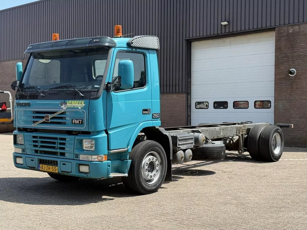 Volvo FM 7 FM7-42R-80S / 250 PK / Manual / Euro3 / Chassis cabine / 560 WB / PTO / NL Truck