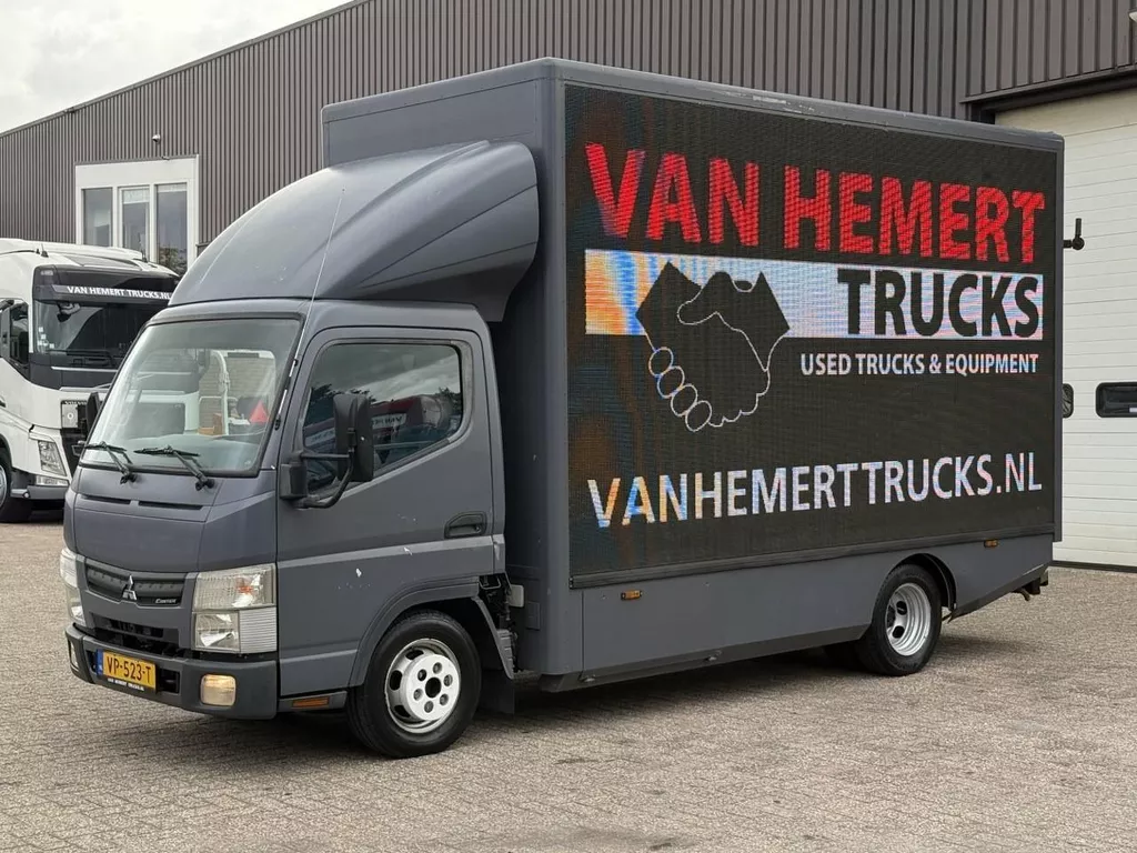 FUSO Canter Mitsubishi 3500 kg / 2 x LED scherm / TV scherm / Tekstwagen / Afbeelding op zijkant / Video / Eigen aggregaat en net stroom
