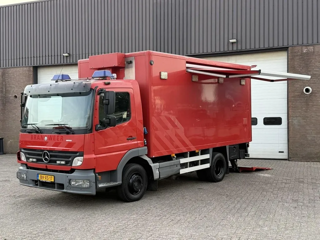 Mercedes-Benz Atego 1024 / 2 x Luifel / Euro5 / Only 235.034 KM !! / LBW - Laadklep / Airco / Ex Brandweer / NL Truck / Ombouw motorsport camper